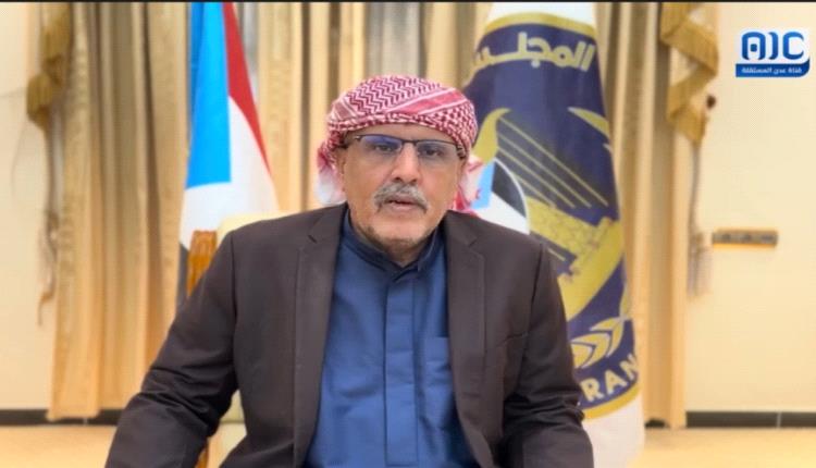 عاجل / الكثيري يفنّد شائعات الانسحاب من الوادي ويؤكد: حضرموت تنعم بأمن واستقرار 