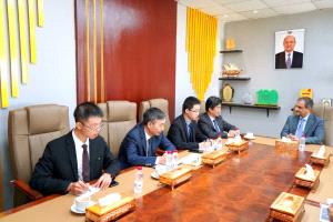 آليات دعم المشاريع التنموية في العاصمة عدن في لقاء عقده المحافظ لملس مع سفير الصين