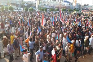 صور - لليوم الثالث زخم جماهيري كبير في ساحة الاعتصام بعدن للمطالبة بإعلان دولة الجنوب