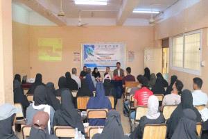 محاضرة توعوية في كلية الإعلام بجامعة عدن حول حماية السلاحف البحرية