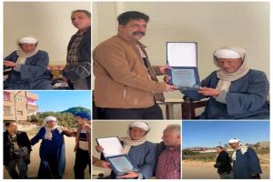 طلاب من يافع يكرّمون معلمهم في مصر بعد 40 عامًا من آخر لقاء