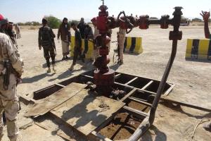 منصات سرقة النفط.. اقتصاد الظل للجماعات المتطرفة في حضرموت
