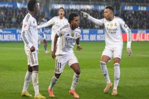 الضربات تتوالى.. استبعاد كورتوا ومدافع ريال مدريد من قائمة مواجهة كأس الملك