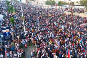 شاهد بالفيديو: لقطات "درون" مذهلة لمليونية النصر وإعلان دولة الجنوب في سيئون