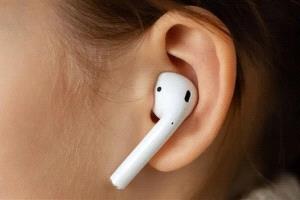 أضرار استخدام سماعات الأذن لفترة طويلة