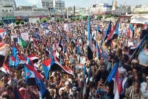 ساحة العروض تشهد حشوداً عارمة من أبناء الصبيحة الأبطال