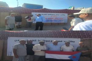 الشعبي يزور ساحة الاعتصام بعدن ويؤيد قرارات الرئيس الزُبيدي
