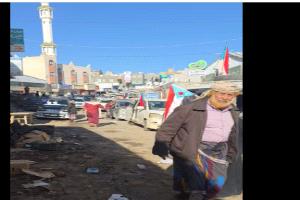 عاجل / سيل بشري جارف من المفلحي في طريقه إلى ساحة العروض بالعاصمة عدن (فيديو)