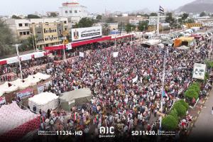 مواكب جماهيرية من أبناء محافظة أبين يبدأ في التحرك إلى  للعاصمة عدن للمشاركة بالاعتصام المفتوح 