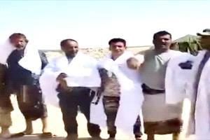 جنود في القوات الحكومية الجنوبية يرتدون الاكفان بوادي حضرموت استعدادا لهذا الأمر 