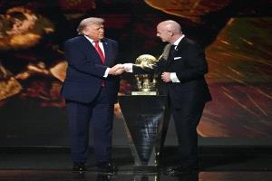 فيفا يمنح دونالد ترامب أول جائزة سلام في تاريخه