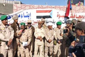 مخيم الاعتصام المفتوح في عتق بشبوة يستقبل وفودًا من القيادات العسكرية والأمنية في المحافظة