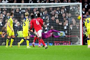 نوتنغهام يستعيد نغمة الانتصارات في البريميرليج ويقسو على توتنهام بثلاثية