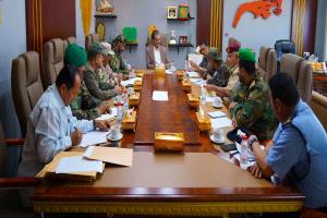 اللجنة الأمنية بعدن تعزز التنسيق وتشدّد على ترقيم المركبات ومكافحة التهريب