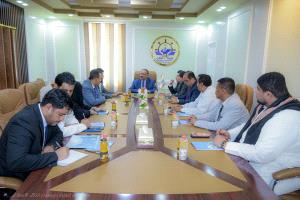 وزير النقل يؤكد أولوية دعم مشاريع النقل الاستراتيجية في المهرة