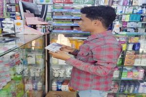 تحقيق صحفي يكشف "كارثة" في أسعار الأدوية بالمكلا.. شركات تضرب بقرارات الدولة عرض الحائط 