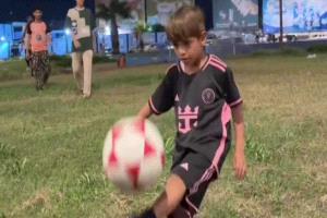 "ميسي اليمن".. طفل يمني في الثامنة من عمره يحلم بأن يصبح أفضل لاعب في العالم
