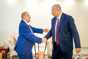 خلال استقباله للبركاني.. الرئيس الزُبيدي يتهم قوى في "الرئاسي" بإدارة معركة تحرير الشمال عبر الإعلام فقط