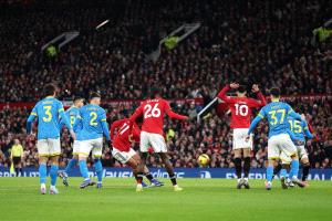 مانشستر يونايتد يخيب آمال جمهوره بالتعادل مع "الذئاب"