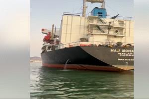 بالفيديو / ميناء عدن بكامل طاقته التشغيلية.. حركة ملاحية دؤوبة تفنّد شائعات التوقف