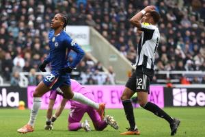 تشيلسي يهرب من ملعب "سانت جيمس بارك" بتعادل ثمين