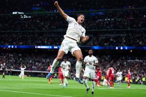 سلسلة الانتصارات عادت.. ريال مدريد يعبر فخ إشبيلية ويطارد برشلونة