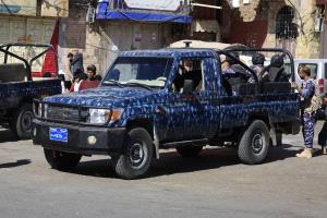 سجون الحوثيين... تعذيب مميت ومقابر سرية