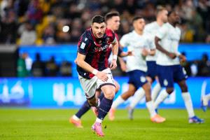 بولونيا يقصي إنتر ويضرب موعدا مع نابولي في نهائي السوبر الإيطالي