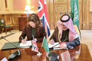 مركز الملك سلمان والخارجية البريطانية يقدمان مساعدات إنسانية لليمن بقيمة 10 مليون دولار