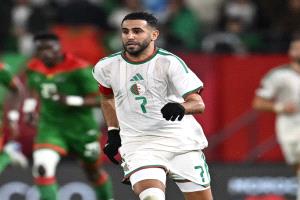 رياض محرز يعادل رقم أسطورة الجزائر