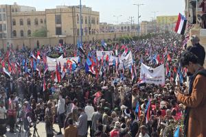 زحف بشري مهيب .. صور من توافد أبناء شبوة للمطالبة بإعلان دولة الجنوب 