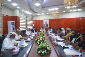 المهرة.. اجتماع يشدد على إعادة ترتيب بنود موازنة صندوق النظافة والتحسين 