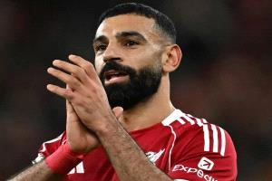 منهم فان دايك وممثل فلسطين.. 12 مدربا ولاعبا يصوتون لصلاح كأفضل لاعب في العالم