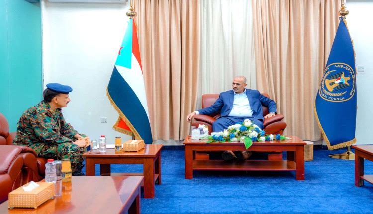 الرئيس الزُبيدي يُشيد بانضباط القوات الخاصة ويعد بتعزيز قدراتها