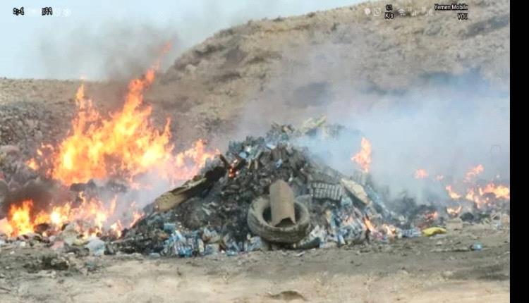 إحراق منتجات غذائية تحتوي على مواد محظورة في المهرة 