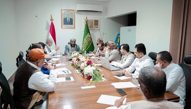 وزير الأوقاف والإرشاد يشدد على ضرورة تسخير كافة الجهود لخدمة الحجاج
