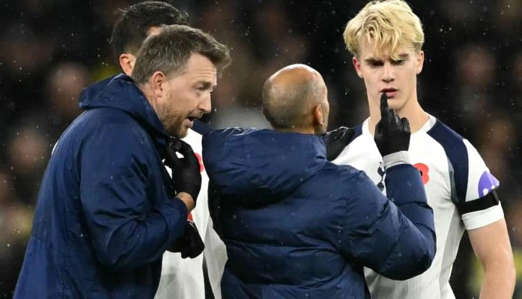 ارتجاج في المخ.. لاعب توتنهام يثير القلق في ديربي لندن