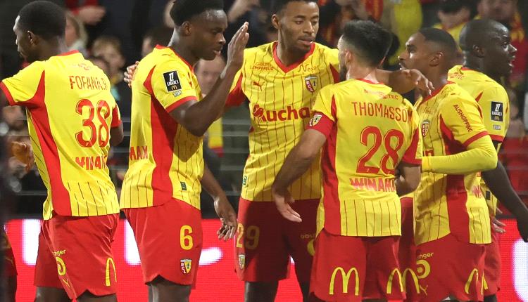 لانس يستغل تعثر المنافسين ويخطف المركز الثالث بالدوري الفرنسي