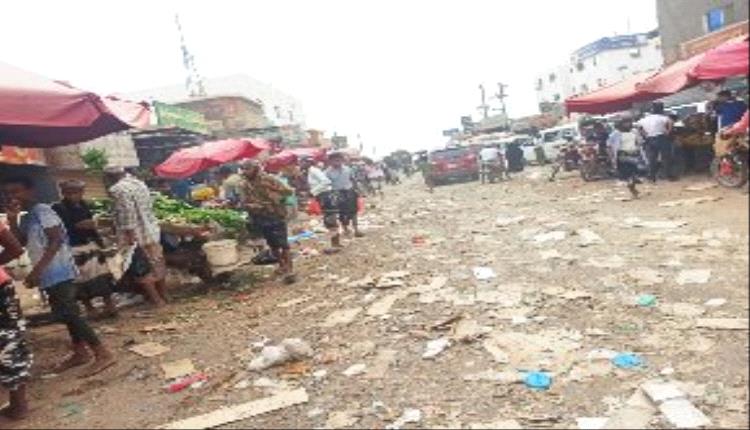 12 ألف اسرة نازحة بلحج تلقي بظلها على مستوى الخدمات المقدمة للاهالي