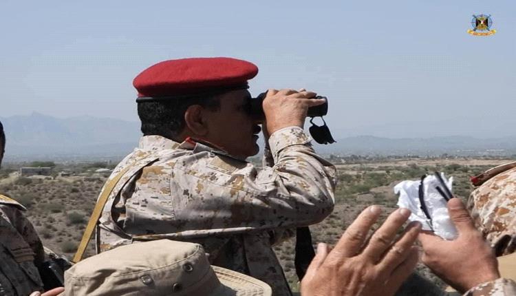 وزير الدفاع في الخطوط الأمامية لجبهة الضالع