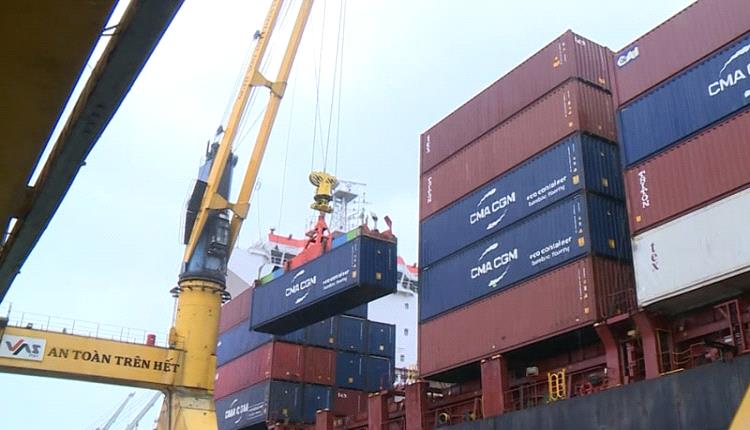 تحرير سعر الدولار الجمركي واعتماد خطة الإصلاحات الاقتصادية.. تحركات تعيد رسم المشهد المالي في اليمن