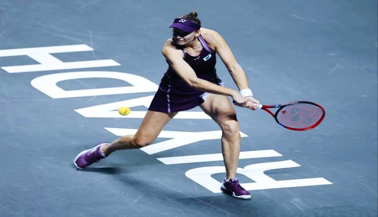 ريباكينا تهزم شفيونتيك… وتقترب من نصف نهائي بطولة WTA الختامية في الرياض