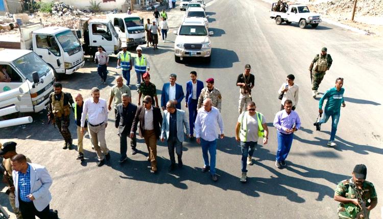 محافظ حضرموت يتفقّد جسر المنورة في المكلا ويطلع على مستوى الانجاز في المرحلة الثانية لخور المكلا
