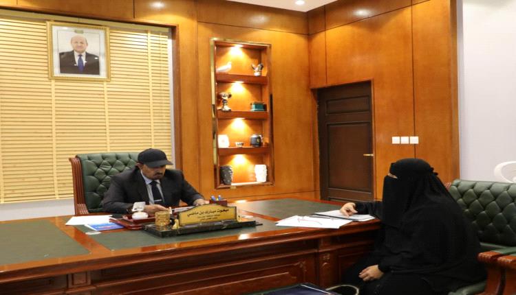 محافظ حضرموت يُشدد على الرقابة البيئية الصارمة للمشاريع والمنشآت والالتزام بمعايير السلامة العامة
