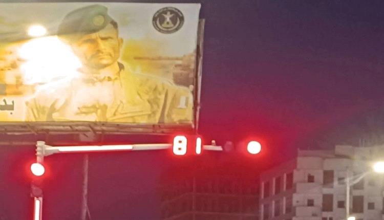 تفشي ظاهرة المتسولين وبائعي الألعاب في جولات عدن يثير قلق المواطنين
