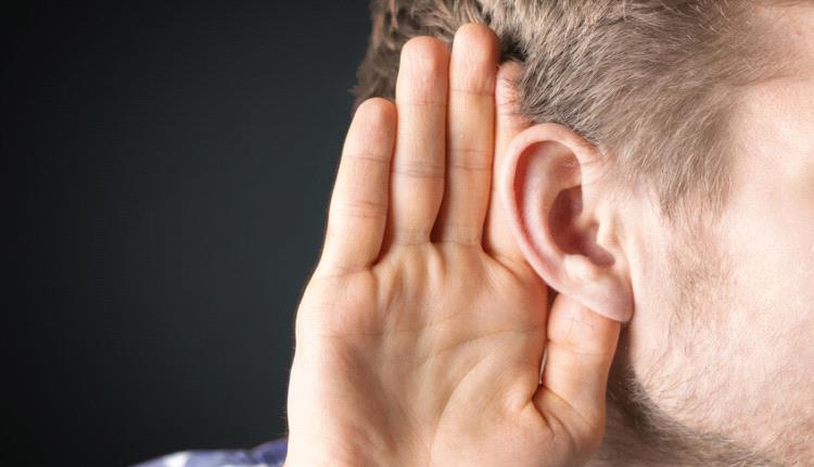 إحذر ارتداء سماعة اذن واحدة فقط !