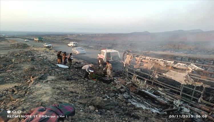 التفاصيل الكاملة.. كارثة في “طريق الموت” بأبين.. احتراق باص ركاب بعد اصطدامه بسيارة صغيرة وارتفاع غير مُحدد للضحايا