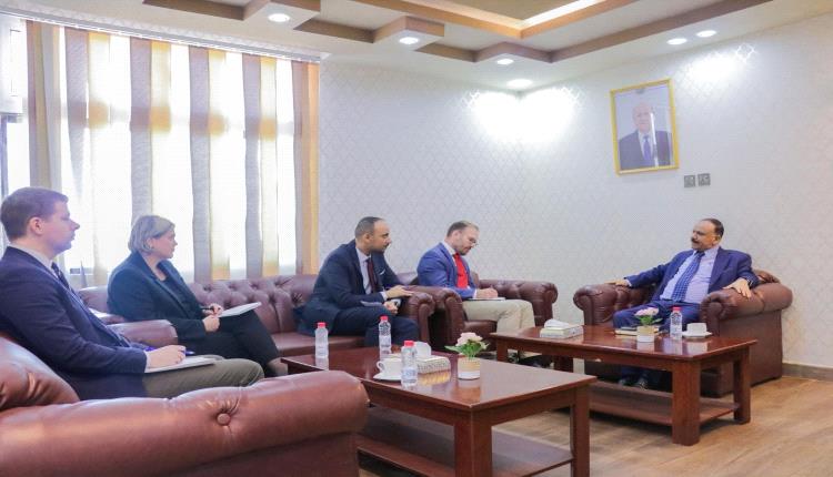 وزير النقل يطالب الأمم المتحدة بالضغط لوقف تهديدات الحوثيين للطيران وخفض رسوم التأمين على المطارات والموانئ