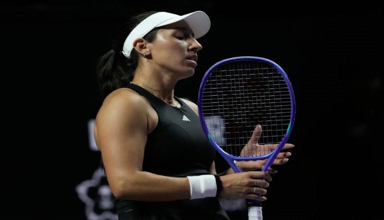 بيغولا تهزم باوليني وتقترب من نصف نهائي البطولة الختامية في الرياض