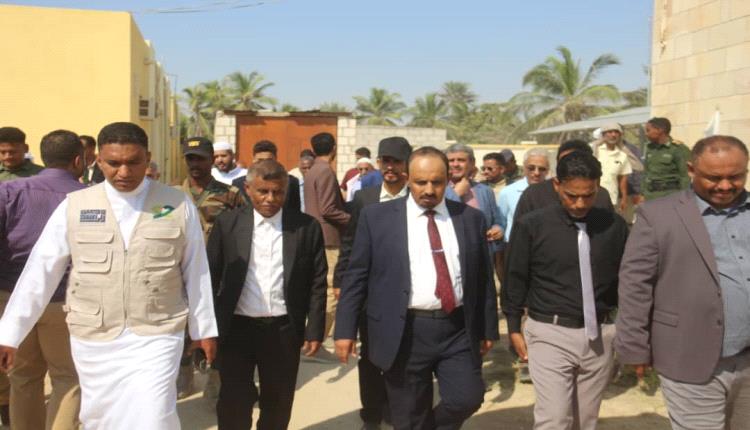 حضرموت..تدشين مشروع الطاقة الشمسية ويطّلع على استكمال المشاريع الصحية الجديدة بمستشفى الحامي النموذجي